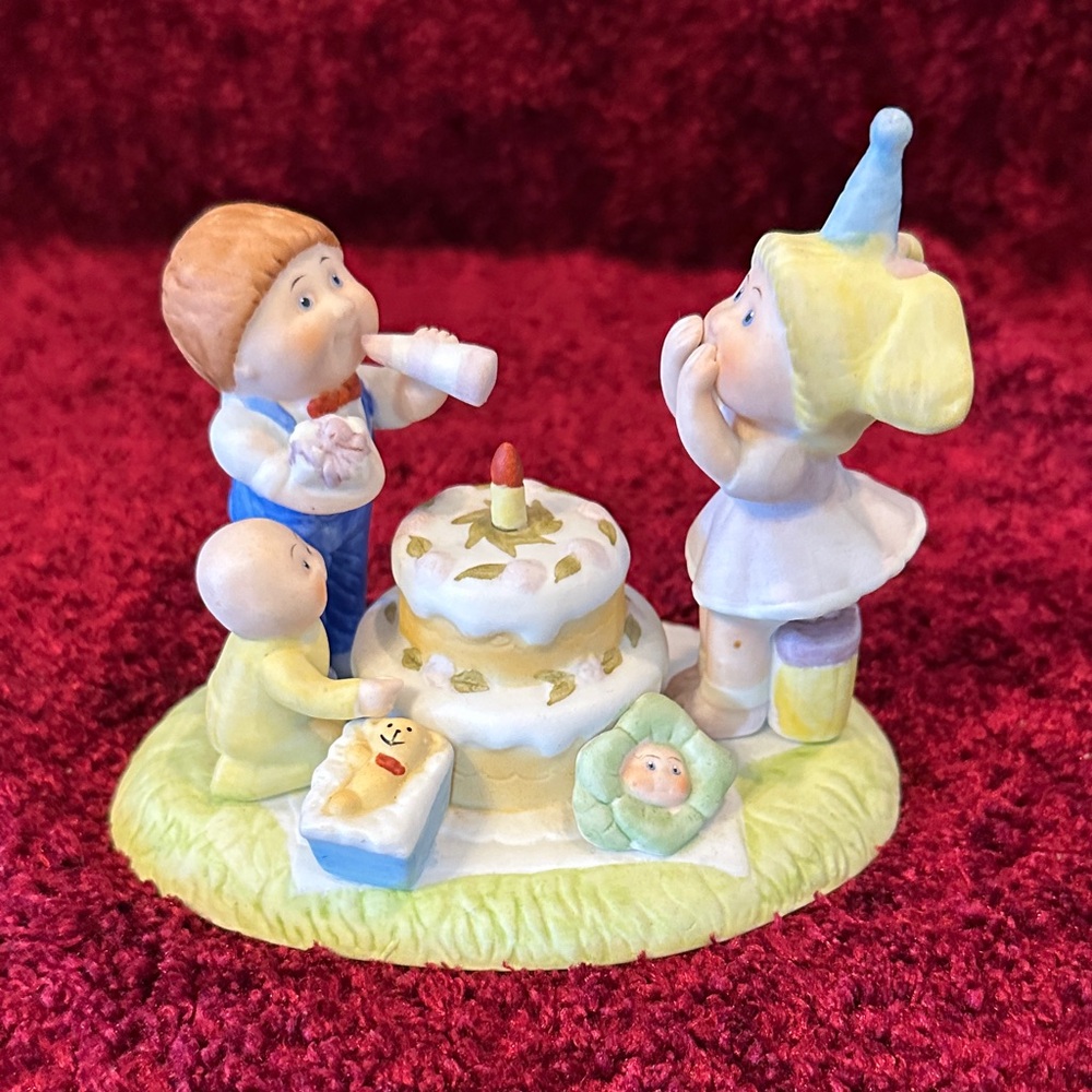 Cabbage Patch Kids 1984 Porcelain “Birthday Party” Figurine. Great Condition!